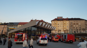 Kiürítették a Széll Kálmán téri metrómegállót