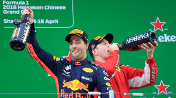 Ricciardo óriási futam végén nyerte a Kínai Nagydíjat