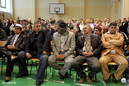 Az eseményre meghívtak néhány roma vezetőt.
