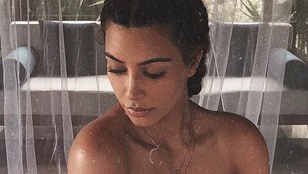 Íme egy eredeti Kanye West fotó a félmeztelen Kim Kardashianról