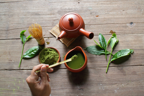 A matcha tea jótékony és káros hatásai nyomában