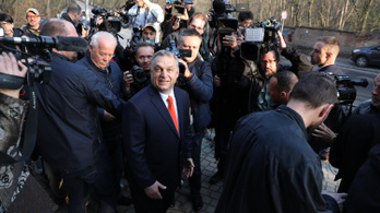 Orbán kapott egy töltényt, amivel nekimehet a bíróságoknak
