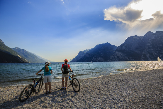 Lebegő bicikliút épül a Garda-tó köré
