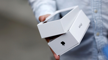 Nyomott áron kapnak iPhone X-et a képviselők