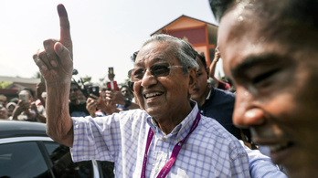Malajzia: a 92 éves exkormányfő nyerte a választást