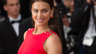 Irina Shayk bugyi és melltartó nélkül tekintette meg Cannes-t, aztán tett egy igen meglepő kijelentést