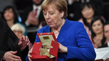 Béke lámpása-díjat kapott Angela Merkel