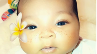 Khloe Kardashian megmutatta újszülött lányát, de botrány lett a felvételből