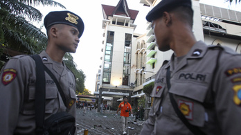 Keresztény templomoknál robbantottak öngyilkos merénylők Indonéziában