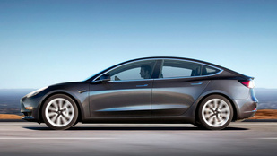 Indul a kétmotoros Tesla Model 3 gyártása