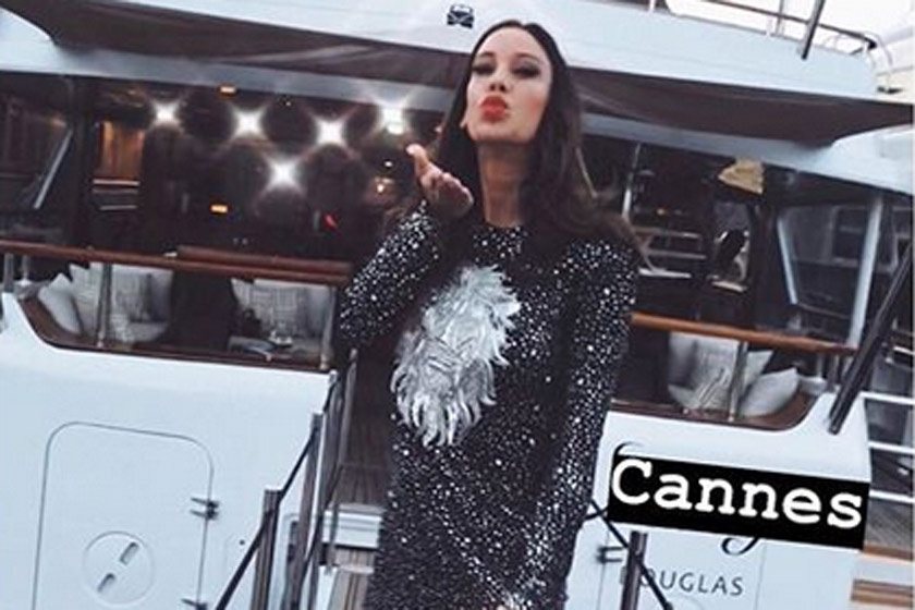 Vajna Timi csillogó ruhában partizott Cannes-ban – Luxusjachton fotózkodott