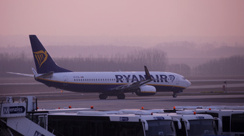 Betelt a pohár, beperelték a Ryanairt