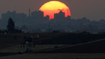 Az izraeli hadsereg segélyszállítmányt vitt Gázába