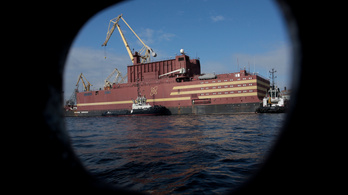 Megérkezett az Északi-sarkra a világ első úszó atomerőműve