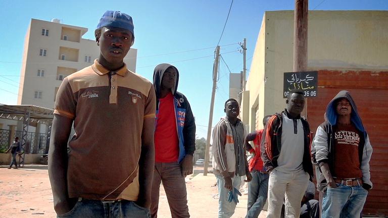 Líbia: Megszöktünk a titkosügynöktől, hogy elmerüljünk a káoszban