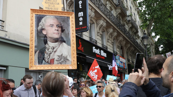 Tízezrek tiltakoznak Macron gazdasági reformja ellen