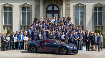 100 Chironnál tart a Bugatti