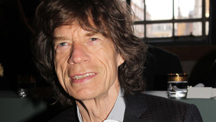 Awwww! Mick Jagger tipikus apuka kommenteket ír a fia fotóihoz