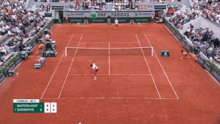 Novak Djokovics dührohamot kapott a pályán