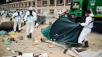 Illlegális menekülttáborokat számolnak fel Párizsban