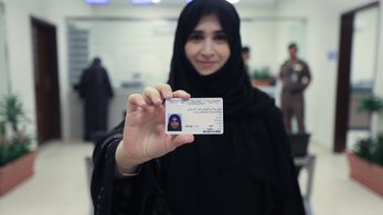 Kiadták az első jogosítványokat nőknek Szaúd-Arábiában