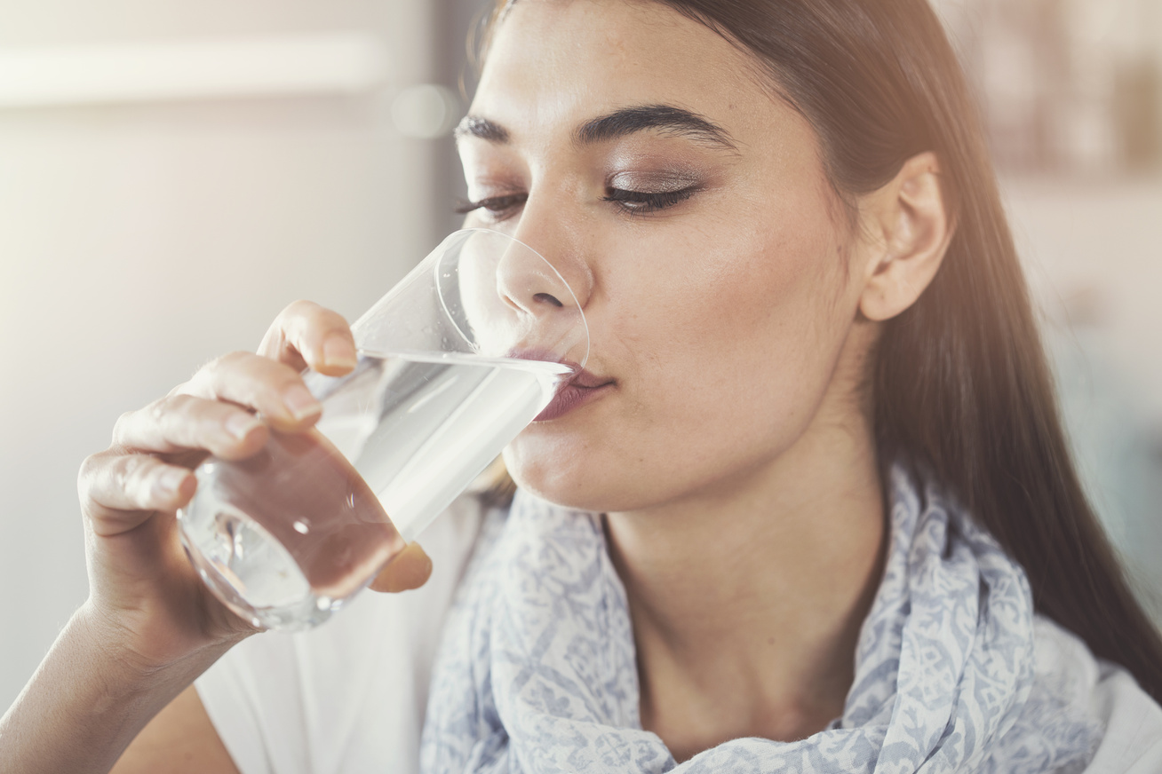 Szétrobbantja a zsírpárnákat, ha így iszod a vizet! Felpörgeti a fogyást - Fogyókúra | Femina