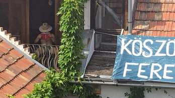 Pucér szomszéd tüntetett a szentendrei művészmagasles ellen