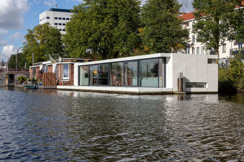 Tényleg pazar az amszterdami úszó lakás: nem is hinnéd, milyen tágas belülről
