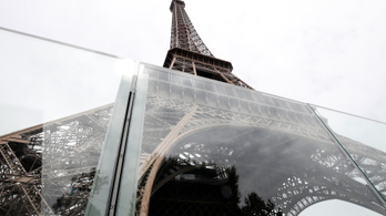 Golyóálló üvegfal védi az Eiffel-tornyot az esetleges terrortámadások ellen