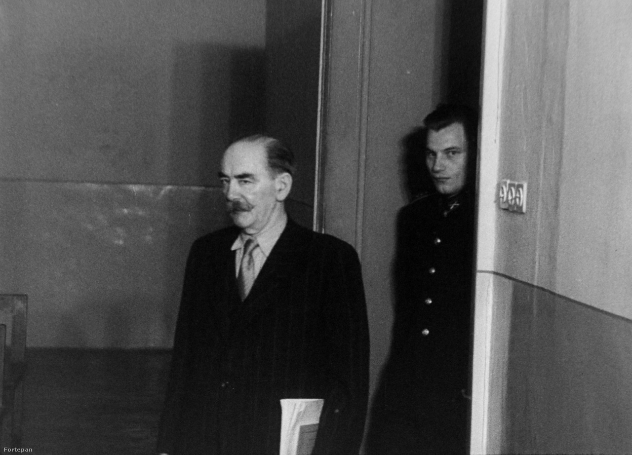 Nagy Imre egy filmkockán a tárgyaláson készült felvételből.