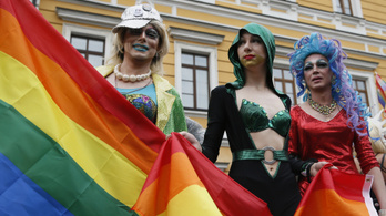 Hiába fenyegetőzött az ukrán szélsőjobb, rekordszámú ember vett részt a kijevi Pride-on