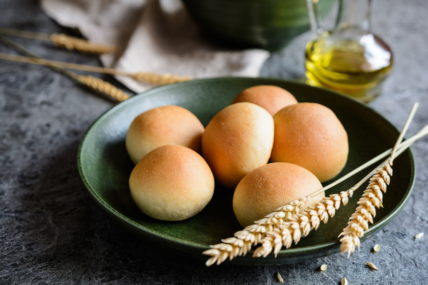 Ropogós és foszlós: így készül az olívaolajos buci kenyérsütőgép nélkül