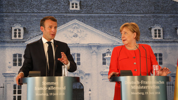 Merkel és Macron támogatja az EU-n kívüli menedékjogi központokat