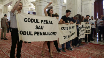 Aktivisták tolvajozták le az elfoglalt parlamenti előcsarnokban a román kormányt