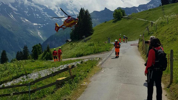 Négyszázan ragadtak a svájci Alpok egyik hegycsúcsán