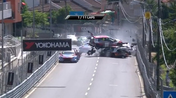 Michelisz és a kocsija is sérült a hatalmas portugál rajtbalesetben