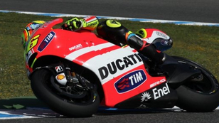Rossi a 2012-es Ducatit teszteli