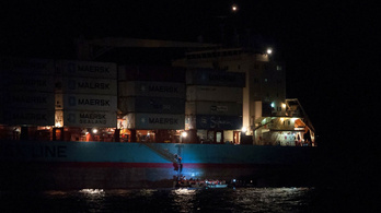 Szicíliában kötött ki a menekültekkel teli dán konténerhajó