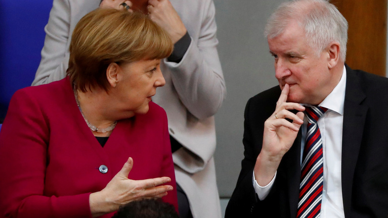 Ultimátumot adott Merkelnek belügyminisztere és koalíciós partnere