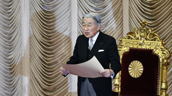 Rosszullét miatt lemondta programjait a 84 éves japán császár
