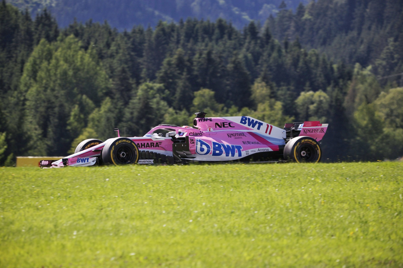 Sergio Perez természetjárása. A két Force India pilóta és a csapat nagyon összekapta magát a futamra, a tavalyi teljesítményüket idézve 6. és 7. helyen futottak be, amire szombaton még túl sok esélyt talán még a csapat sem látott. Szafnauer, a csapat vezetője is meglehetősen lógó orral járkált a paddockban