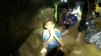 A futball-vb-ről érdeklődtek a barlangban rekedt thai gyerekek