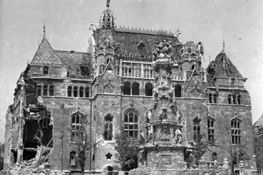 A Pénzügyminisztérium épülete a háborús sérülésekkel 1945-ben