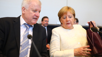 Nemcsak Merkellel, hanem egymással is vitáztak a CSU vezetői