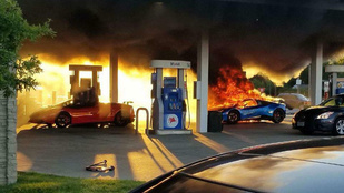 Egy kisbusz miatt égett porrá a Lamborghini