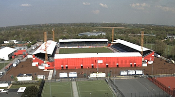 Düsseldorfban 8 hét alatt dobták össze Torghelléék húszezres ideiglenes stadionját