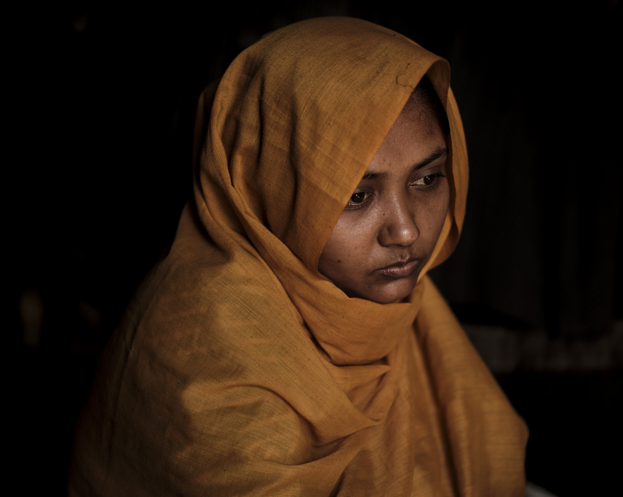 A 20 éves Shafika a Tula Toli faluban történt mészárlás egyik túlélője. Három hónapja voltak házasok a férjével, aki csatlakozott a hadsereg ellen botokkal felvonuló falusiakhoz azon a napon, amikor a falujukat lerombolták. A férjét lelőtték a többi falubelivel együtt.