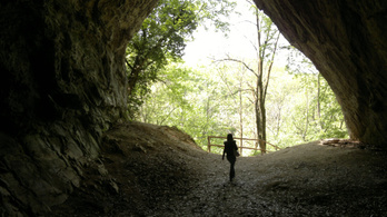 Istállós-kői barlangnál rekedt 28 túrázót mentett a katasztrófavédelem