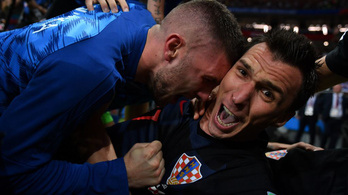 Itt vannak a fotós képei, akit a horvátok ölelgettek Mandžukić góljánál