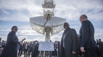 Felavatták az óriás rádióteleszkópot a dél-afrikai sivatagban